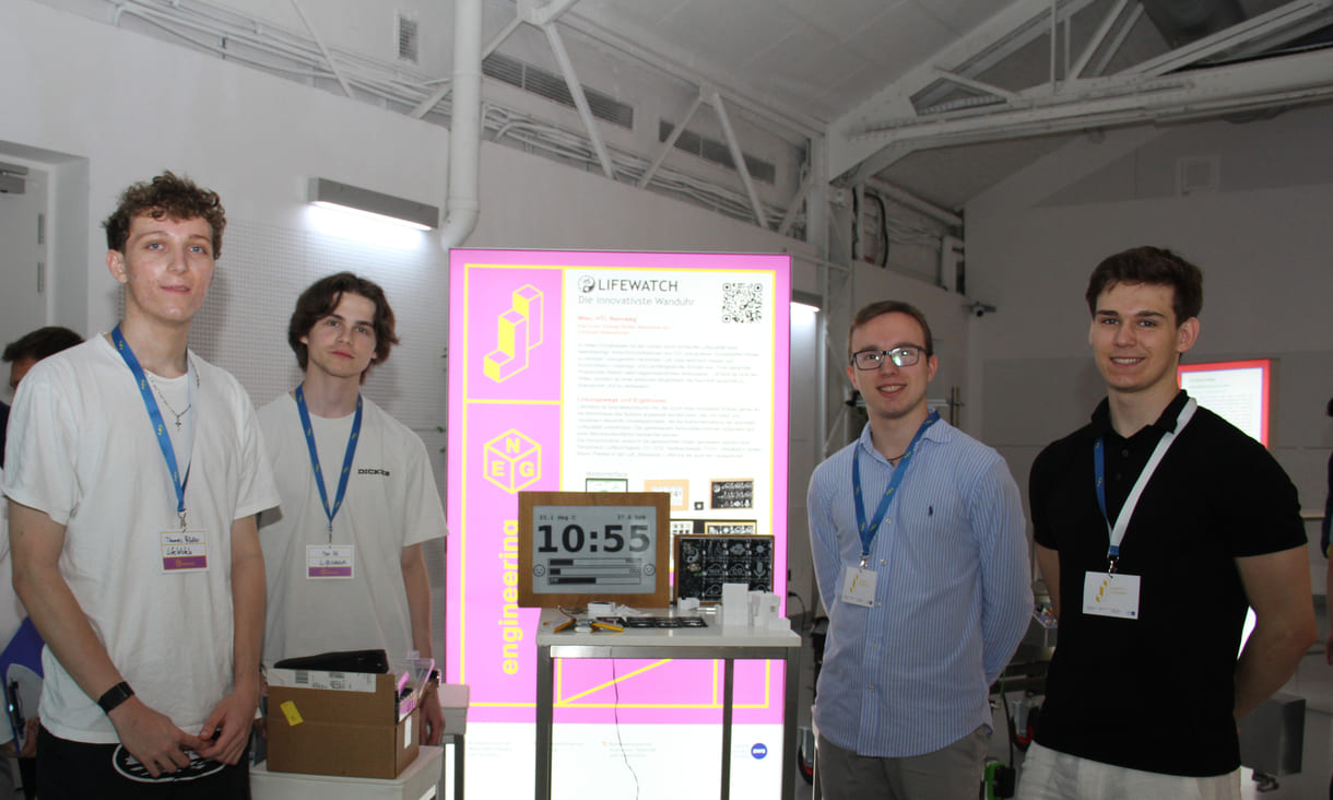 Thomas Rödler, Maximilian Ihl, Christoph Ballensdorfer und Paul Exler messen mit ihrer 
