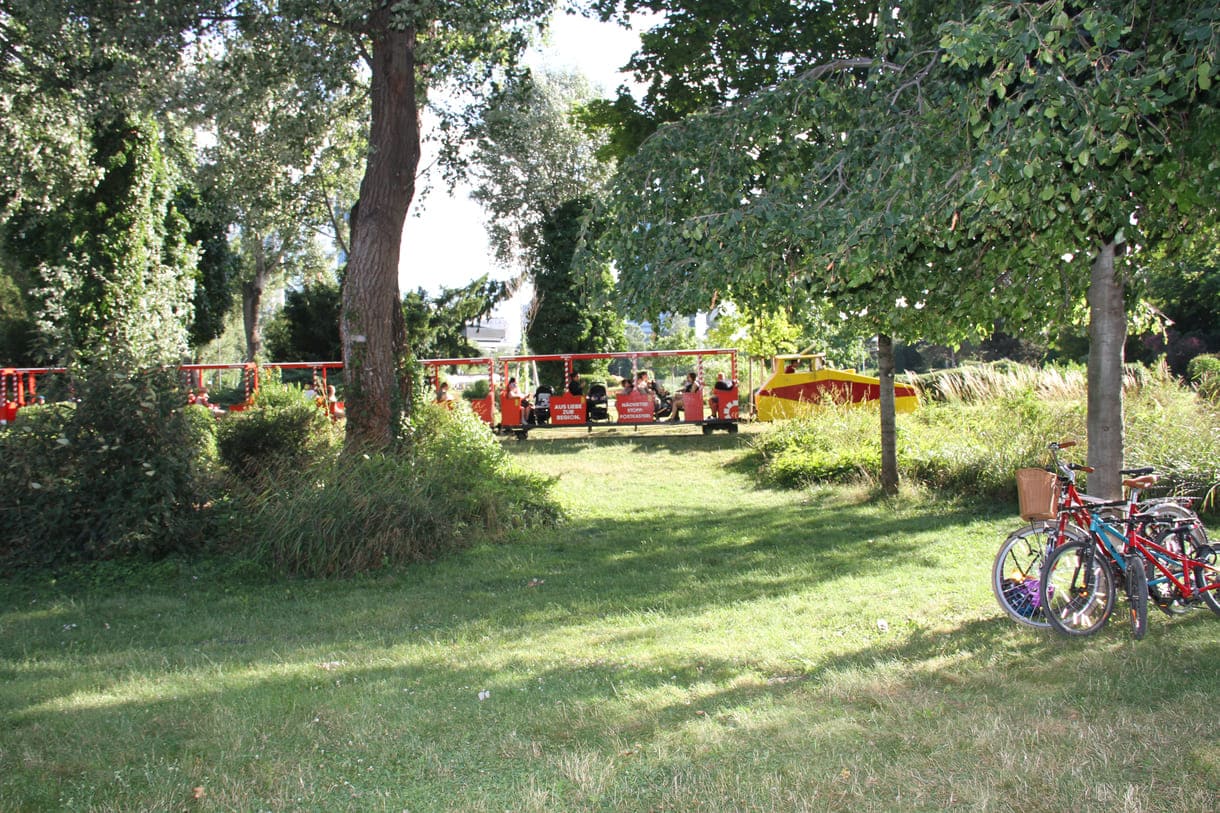 Liliputbahn färht durch den Donaupark