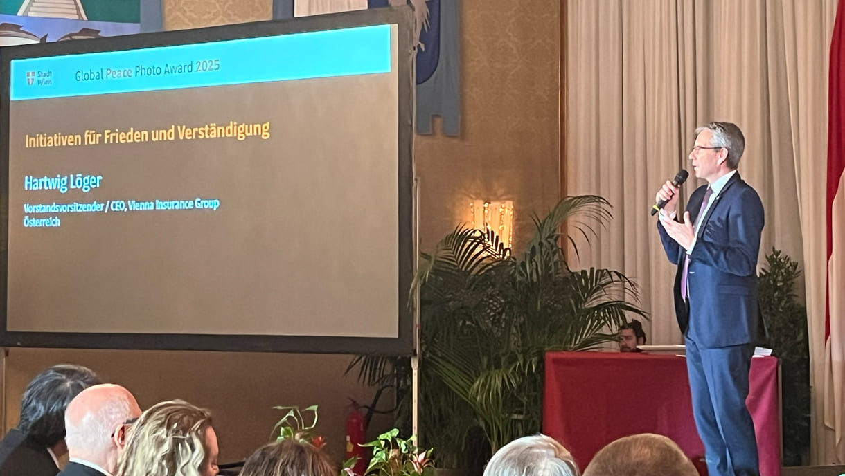 Hartwig Löger, Chef der VIG (Vienna Insurance Group), Hauptsponsor dieses internationalen Friedens-Foto-Preises