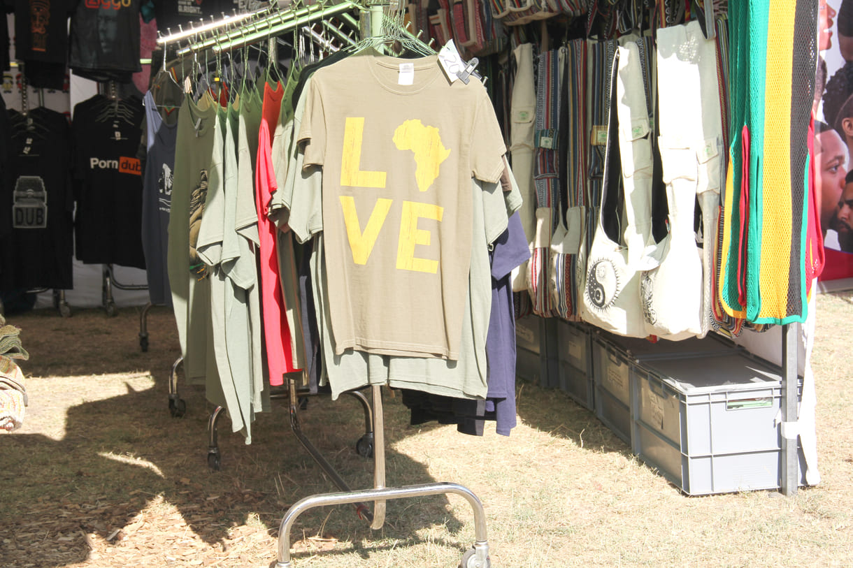 Afrika-Love - T-Shirt mit den Buchstaben für Love (Liebe) - statt des O die Landkarte von Afrika