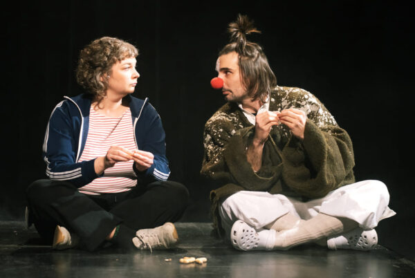 Szenenfoto aus der Generaplrobe zu "Uns geht’s gut – ein Fiebertraum"