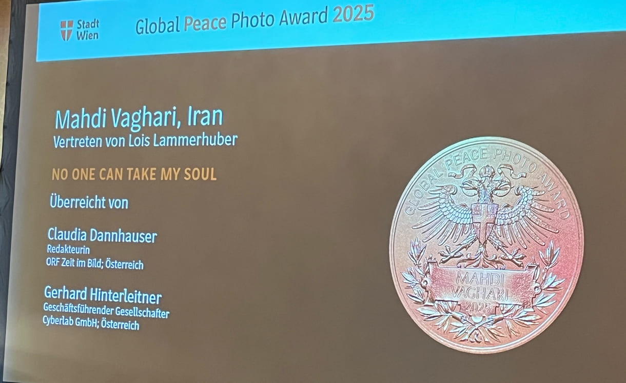 Preis und Medaille für Mahdi Vaghari