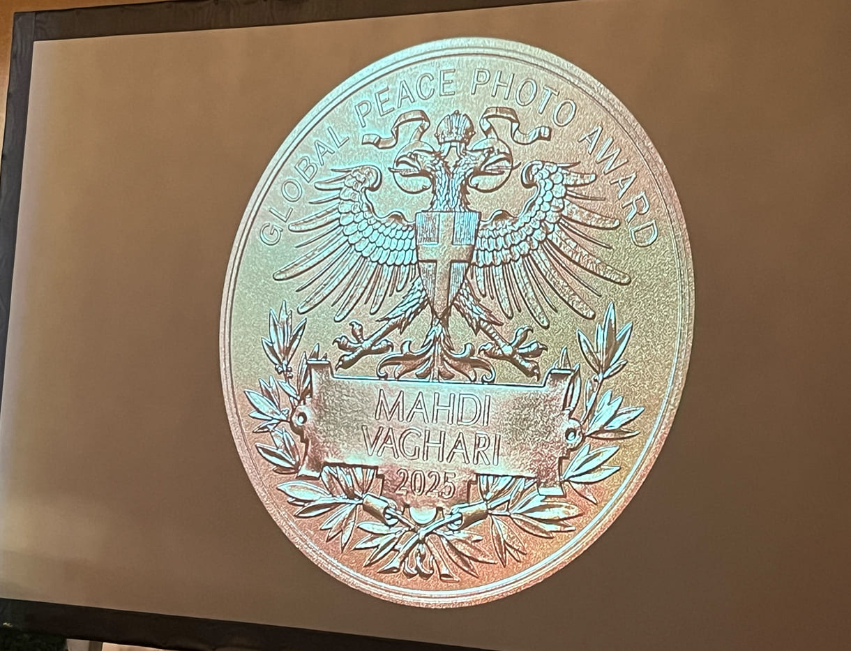 Preis und Medaille für Mahdi Vaghari