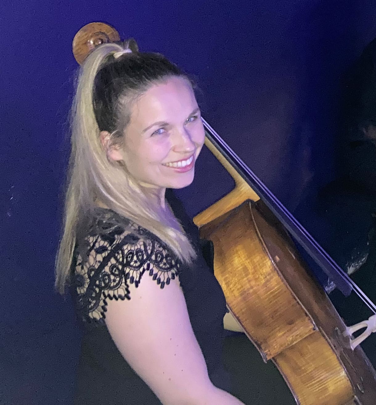 Cellistin Maike Clemens - die beim Gruppenfoto nicht dabei war