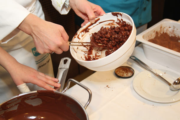 Mandeln - angebraten, in Schoko getaucht und in Kakaopulver gewälzt