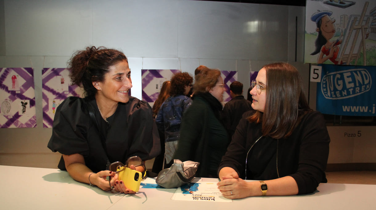 Jugendzentren-Geschäftsführerin Manuela Smertnik und Obfrau Marina Hanke