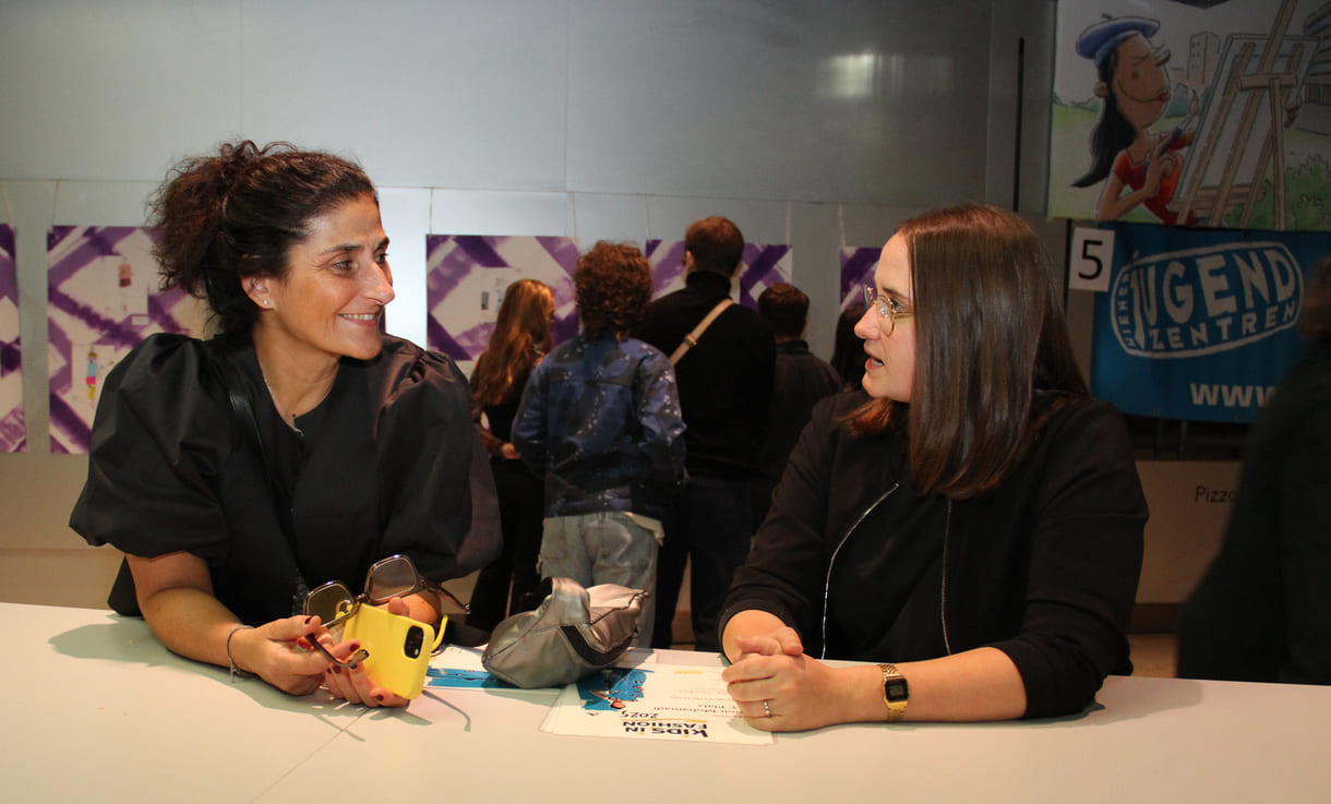 Jugendzentren-Geschäftsführerin Manuela Smertnik und Obfrau Marina Hanke