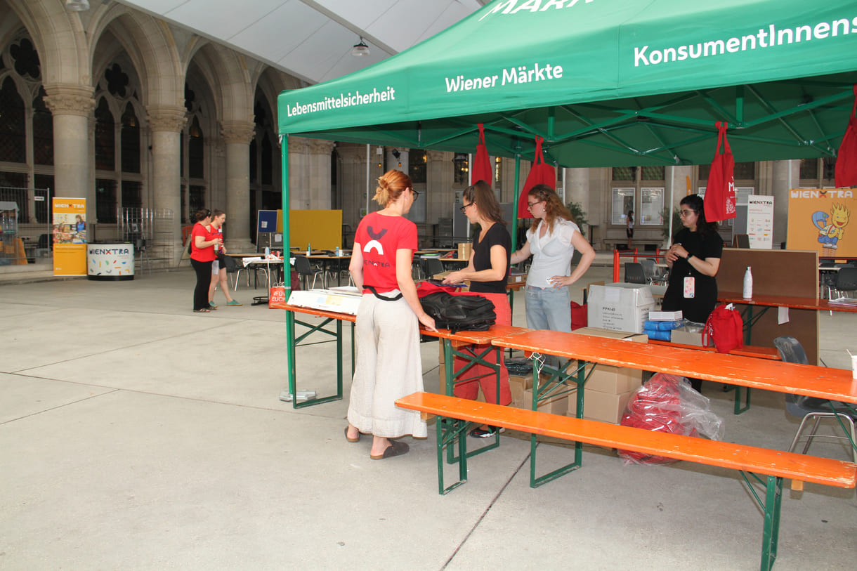 Zentral im Hof das Marktamt