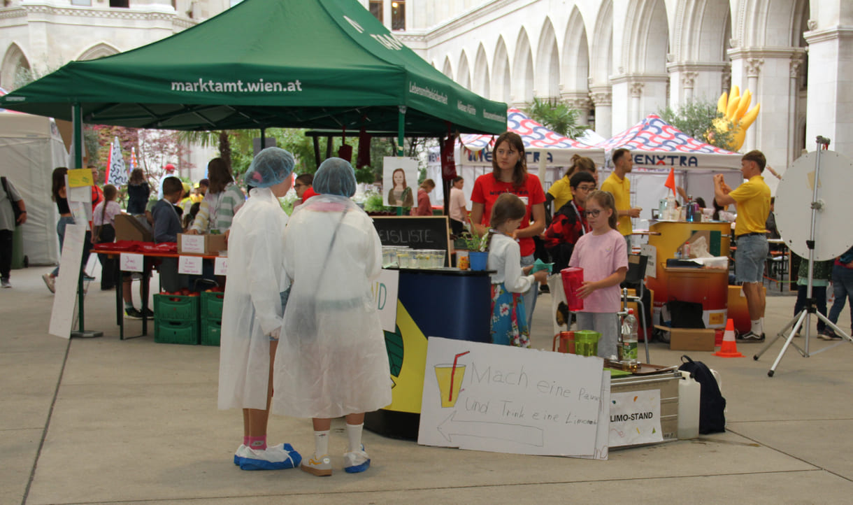Hygiene-Kontrolle unterwegs zum Marktstand
