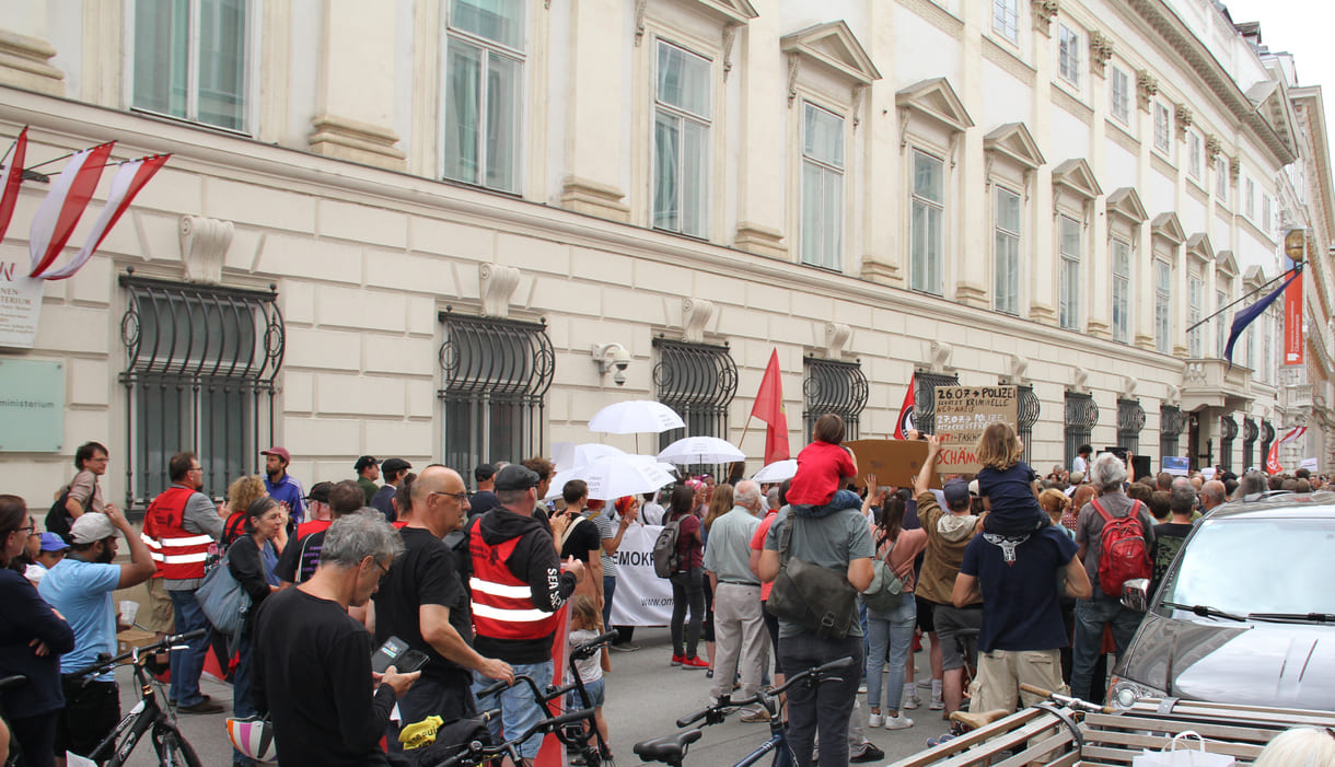 Redner:innen freuten die Massen, wenngleich sie auch bedauerten, dass so ein protest notwendig geworden ist
