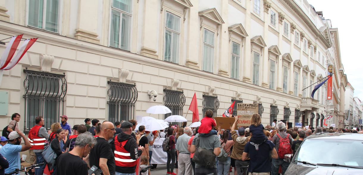 Redner:innen freuten die Massen, wenngleich sie auch bedauerten, dass so ein protest notwendig geworden ist