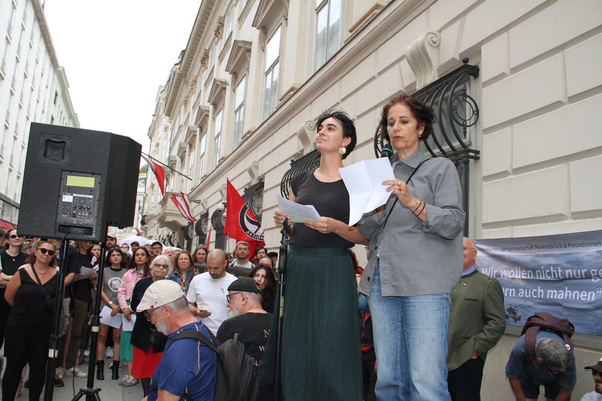Redner:innen bei der Kundgebung vor dem Innenministerium in der Wiener Herrengasse