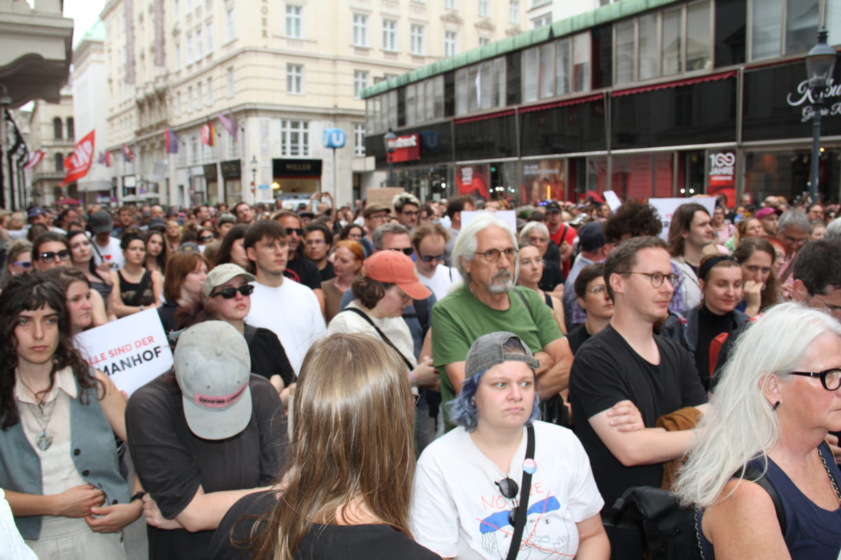 Redner:innen freuten die Massen, wenngleich sie auch bedauerten, dass so ein protest notwendig geworden ist