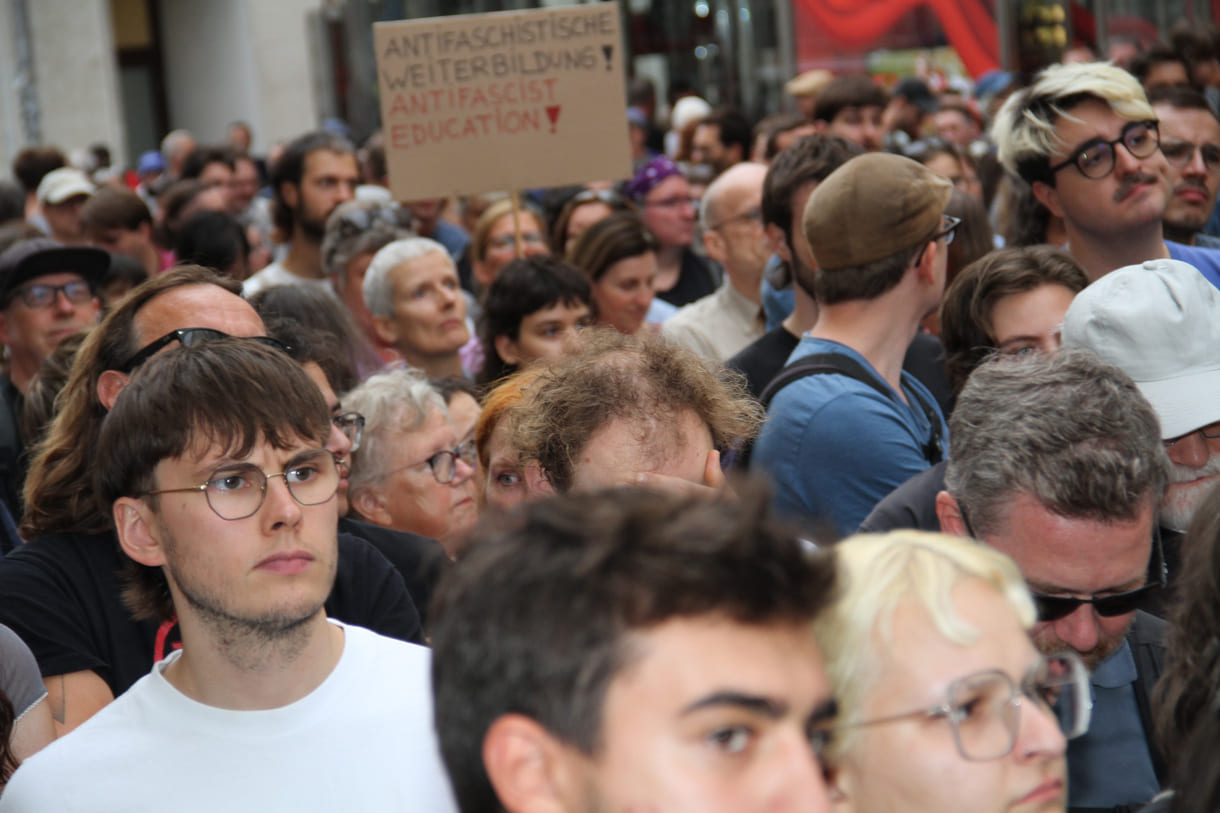 Redner:innen freuten die Massen, wenngleich sie auch bedauerten, dass so ein protest notwendig geworden ist