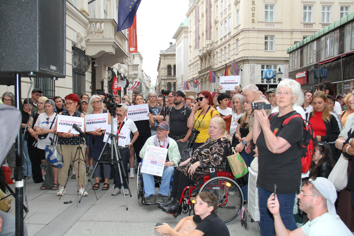 Redner:innen freuten die Massen, wenngleich sie auch bedauerten, dass so ein protest notwendig geworden ist