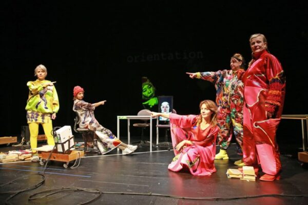 Szenenfoto aus "Mauern" im Schauspielhaus Graz