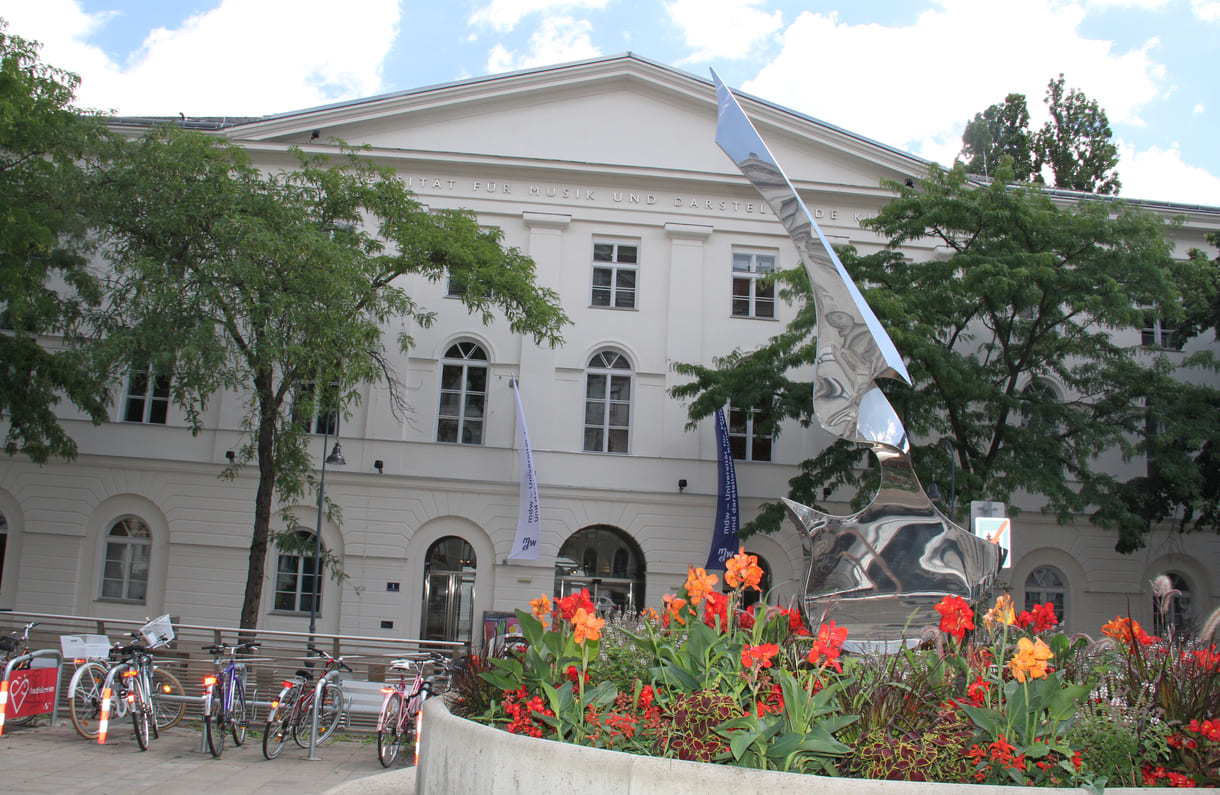 Haupteingang zur MDW - der Uni für Musik und Darstellende Kunst Wien