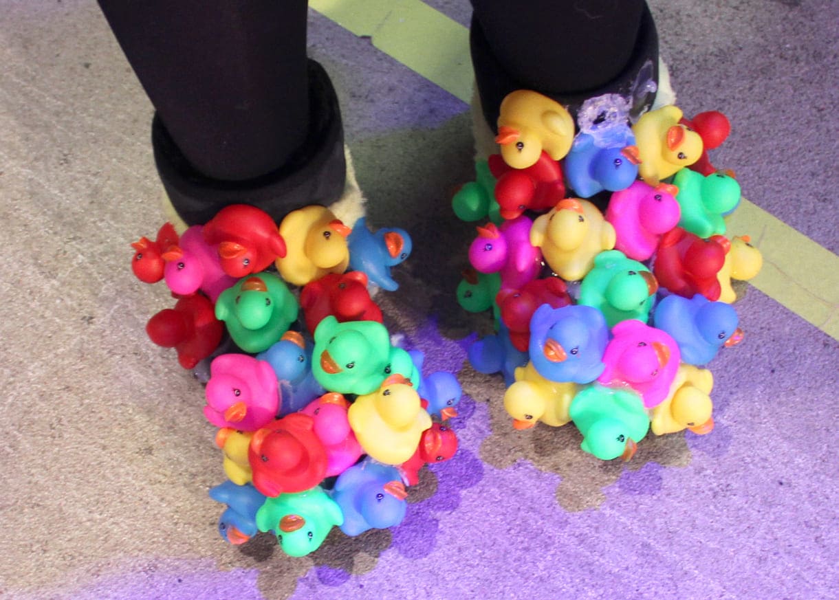 ... und hier nur die Bade-Quietsch-Enten-Schuhe