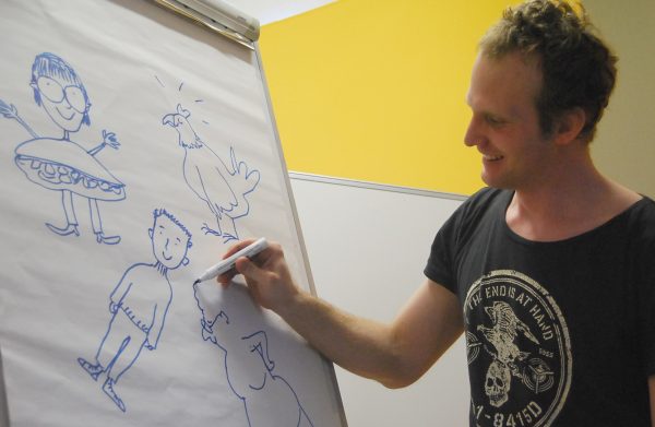 Michael Roher zeichnet - beim Besuch in der Jugendeinrichtung Juvivo 15