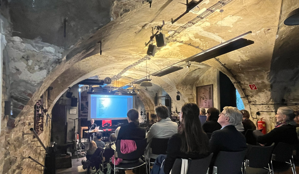 Michael Hammerschmid, selber Lyriker: Erfahrungen festgezurrt in Worte – über Haltung und Poesie in Renate Welshs Gedichten aus ihrem Lyrkband 