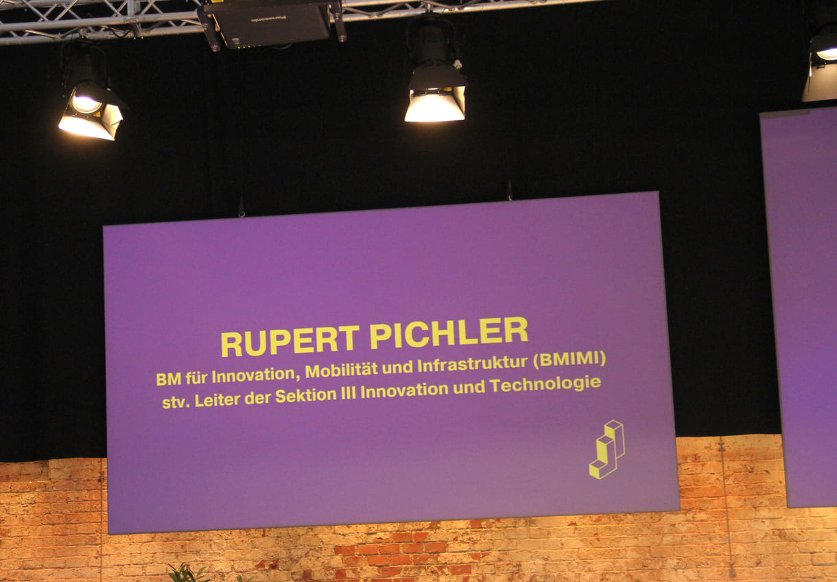 Drei Ministerien tragen den Bewerb: Bildung sowie Wirtschaft/ Energie / Tourismus und Innovation / Mobilität / Infrasturuktur: Sie wurden vertreten durch Sektions-Chefin Doris Wagner, Staatssekretärin Elisabeth Zehetner und Rupert Pichler, stellvertretender Sektions-Leiter