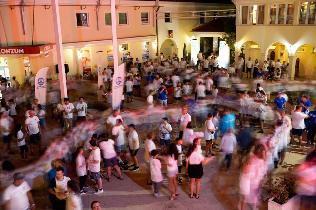 Gemeinsame Aktivitäten an Land, in der Marina Frapa n der großen Bucht von Rogoznica zwischen Split und Šibenik