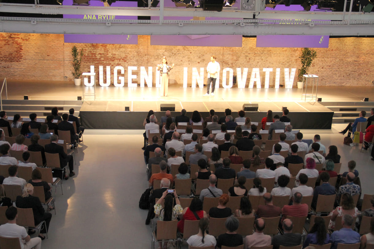Eingespieltes Moderations-Duo und selber von Jugend Innovativ fasziniert: Ana Ryue und Martin Krejci