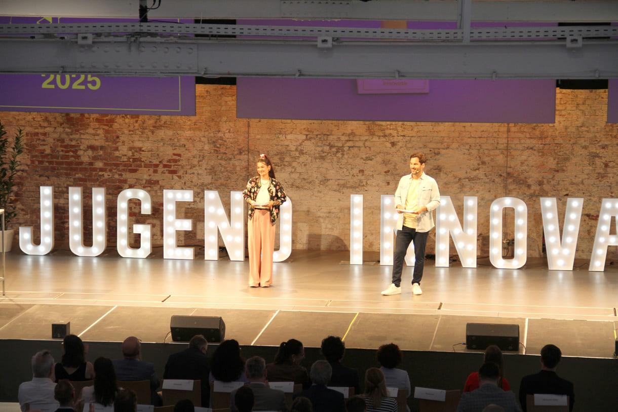 Eingespieltes Moderations-Duo und selber von Jugend Innovativ fasziniert: Ana Ryue und Martin Krejci