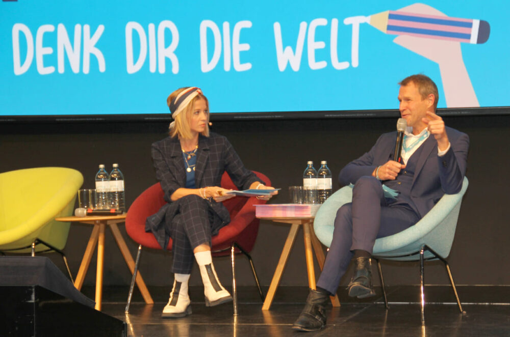 Moderatorin Fanny Staph im Gespräch mit Unicef-Österreich-Geschäftsführer Christoph Jünger