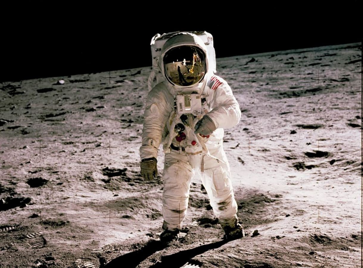 Erste Schritte und Spuren von Menschen auf dem Mond - im Juni 1969