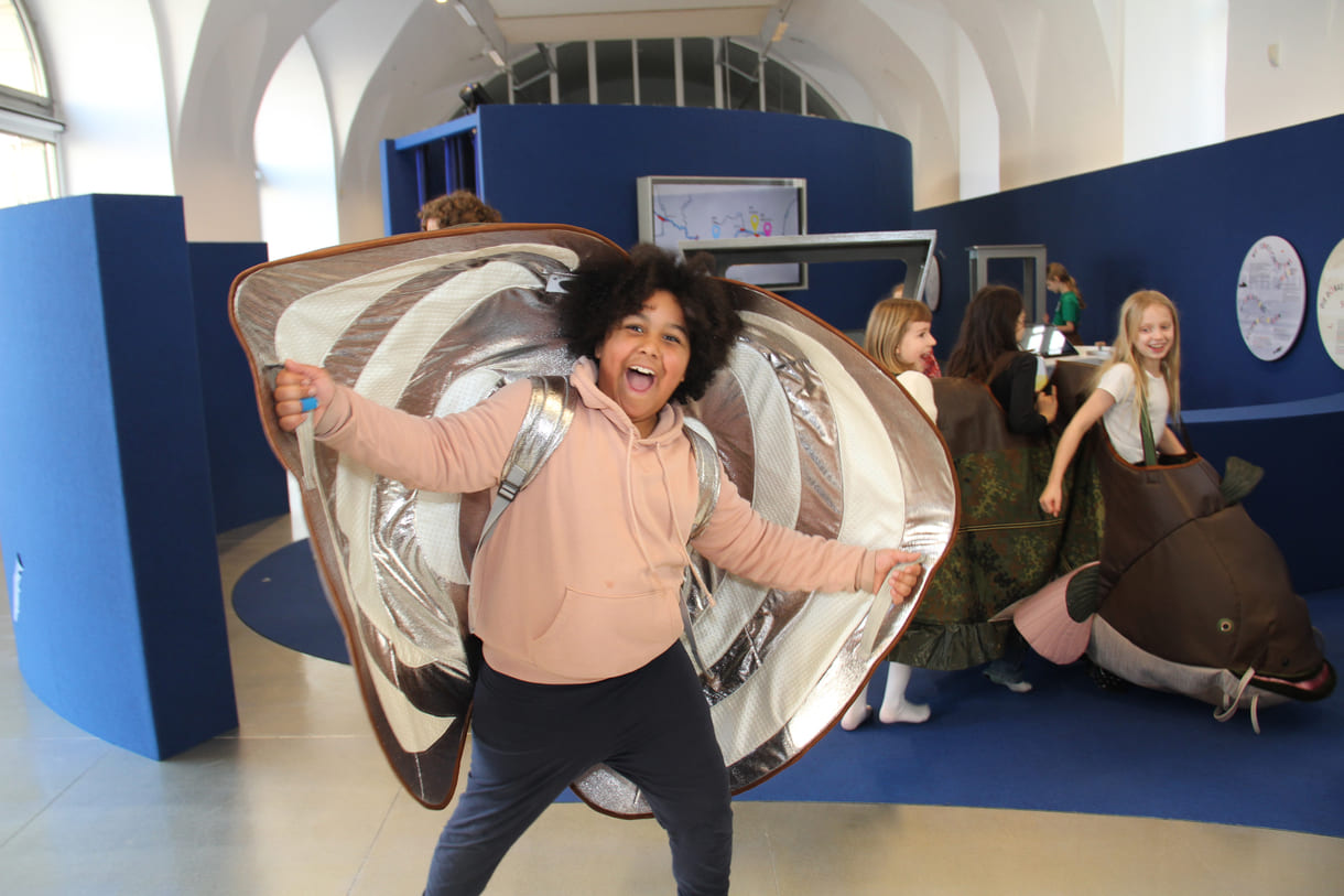 Yola mit Muschelkostüm