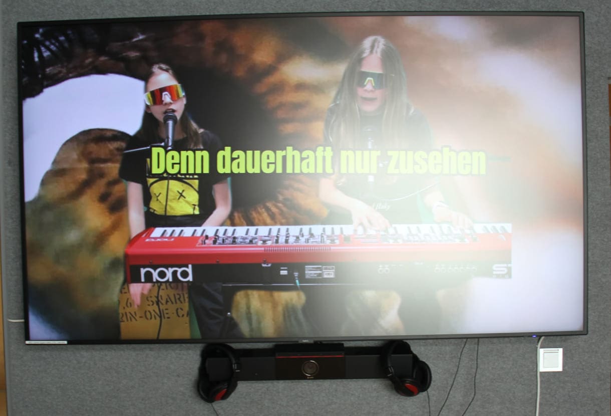 Bild aus dem Musikvideo "Heck Meck - Hass weg"
