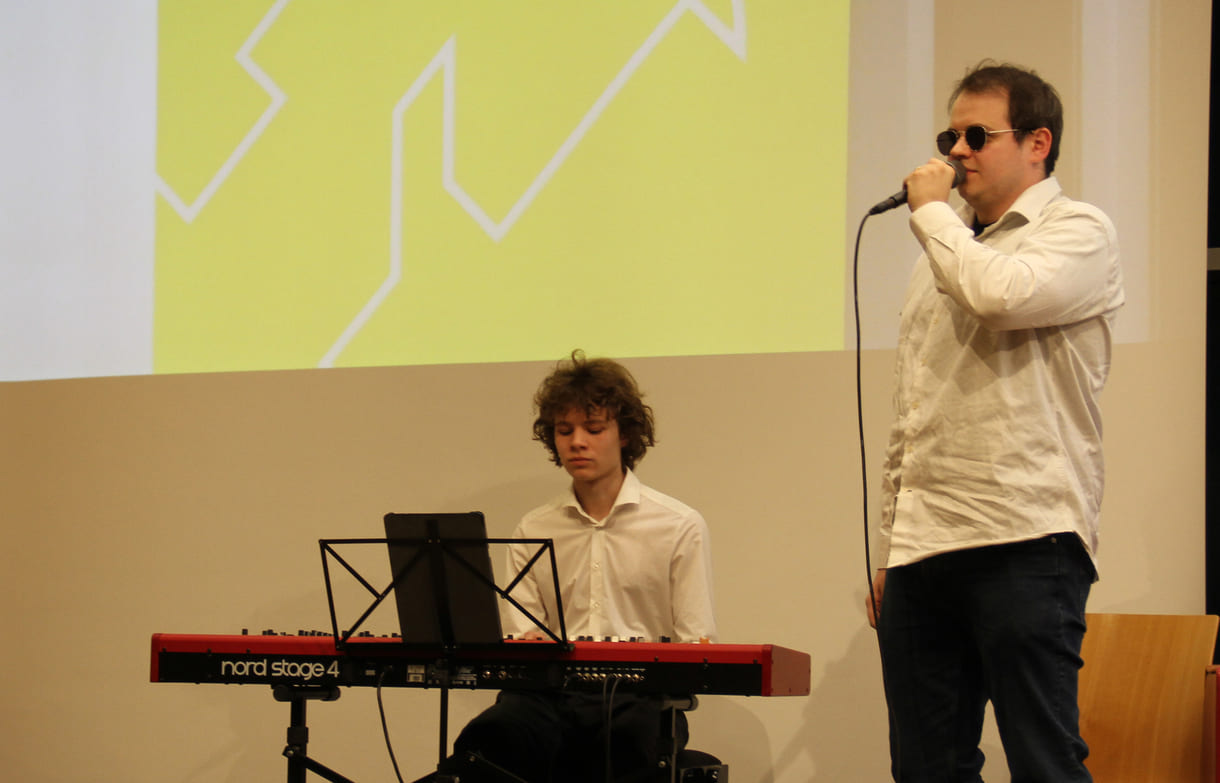 Für die musikalische Umrahmung sorgten Linus Ritsch (Piano) und Connor Moser (Gesang)