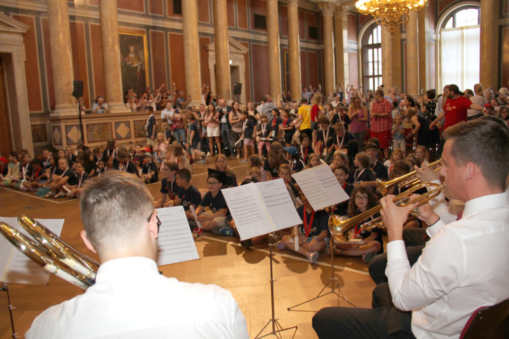Musik-Quartett spielte Fanfaren, Gaudeamus igitur sowie die Bundes- und die Europa-Hymne