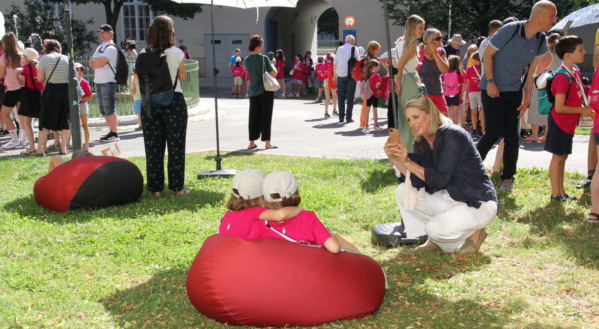Solze Eltern fotografieren gern ihre studierenden Kinder