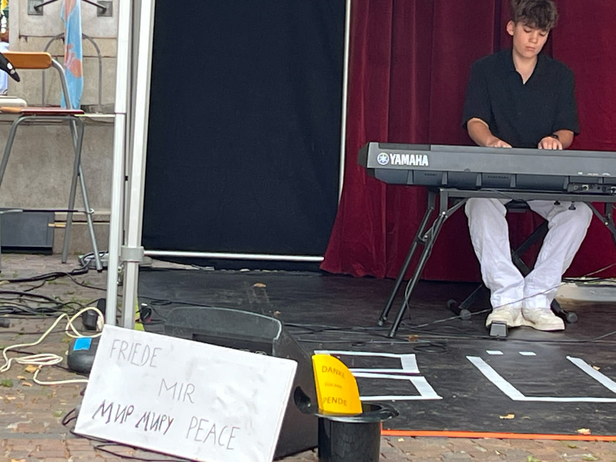 Nevio Cermak spielte eigene wortlose Kompositionen
