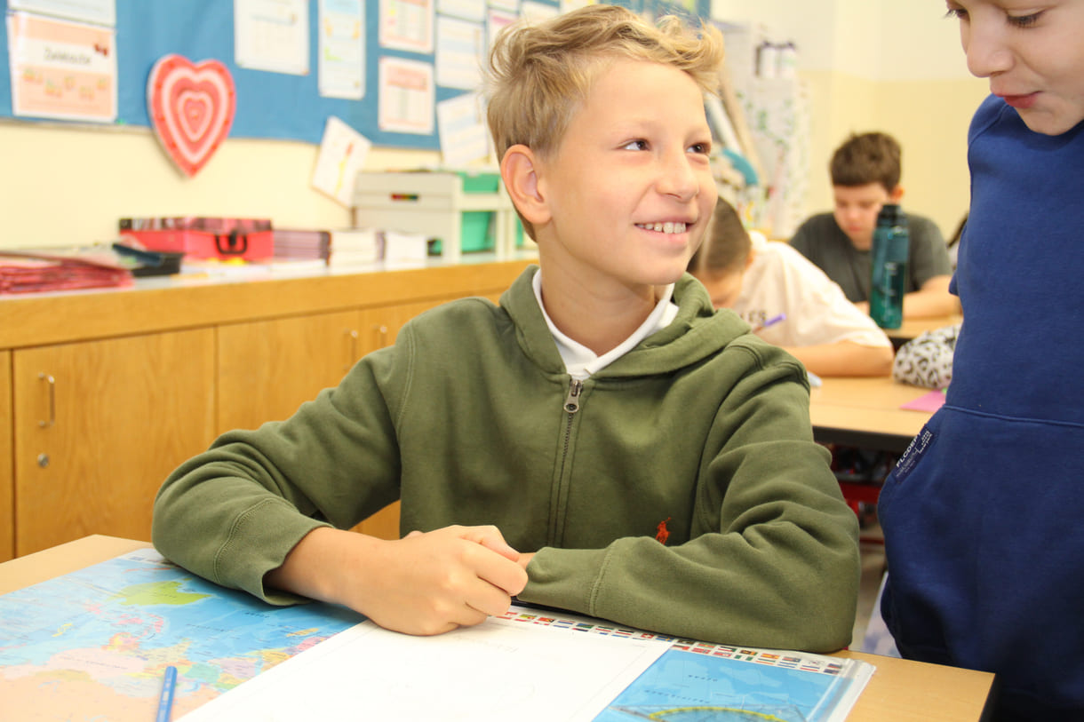 Volksschulkinder malen ihren jeweils größten Traum - und das für einen guten Zweck