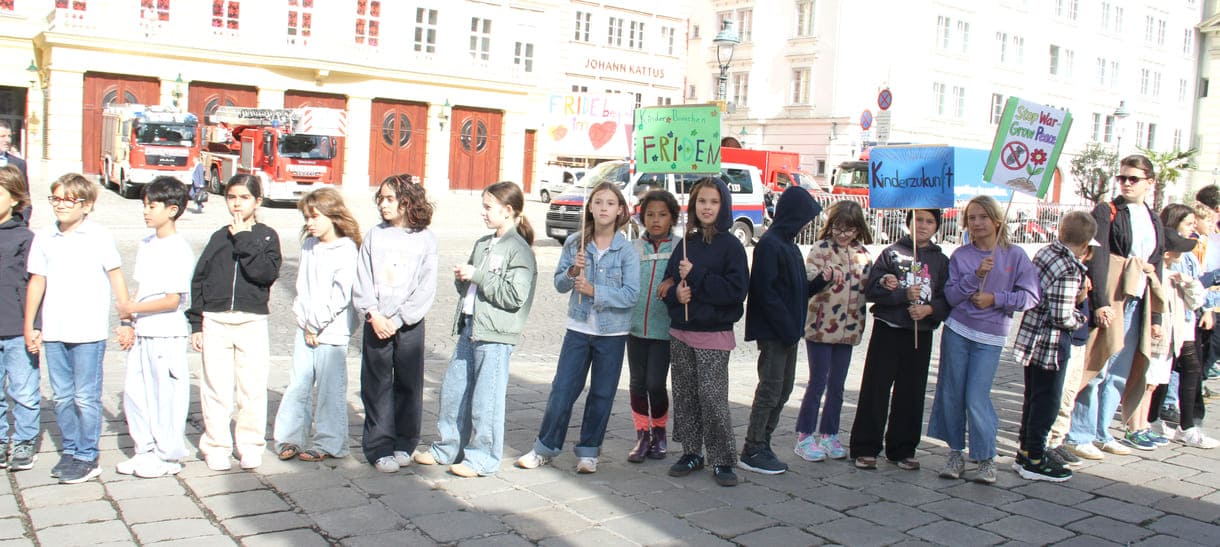 Bilinguale Schüler:innen, die auch Gebärdensprache lernen
