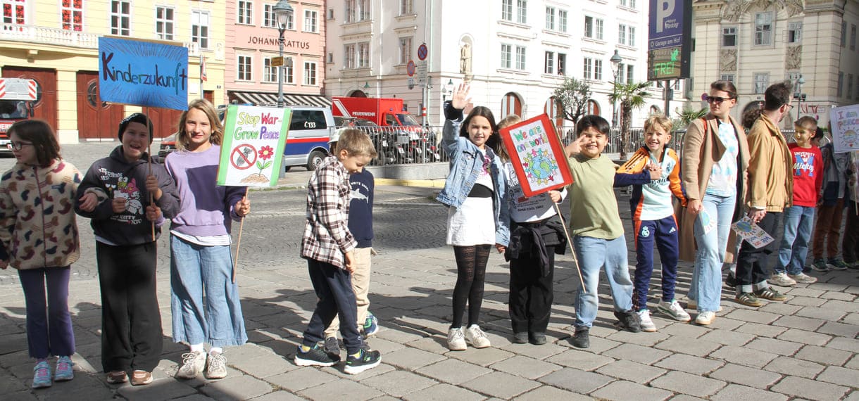 Bilinguale Schüler:innen, die auch Gebärdensprache lernen