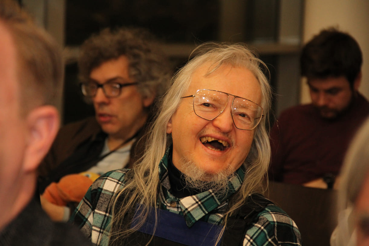 Als sein Text vorgetragen wurde grinste Viktor Noworski aus vollem Herzen übers ganze Gesicht