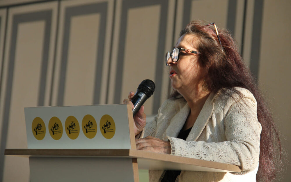 Nuna Stojka, las unter anderem Gedichte ihrer so kämpferischen verstorbenen Schwiegermutter Ceija