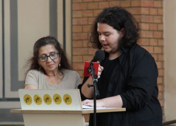 Nuna und Santino Stojka rezitieren Texte Ceija Stojkas