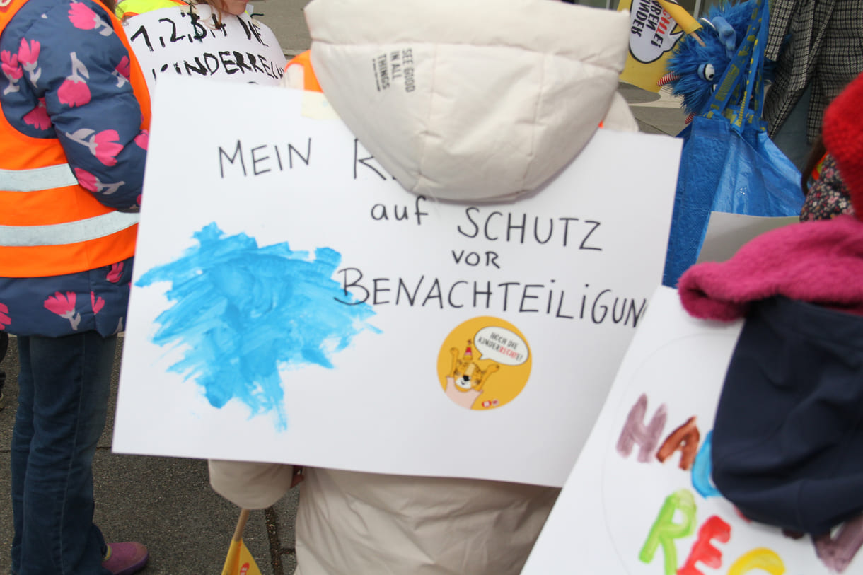 Kinderfreundegruppen aus der Leopoldstadt, dem 2. Wiener Bezirk, machten vor der Interädagogica aufmerksam auf den 