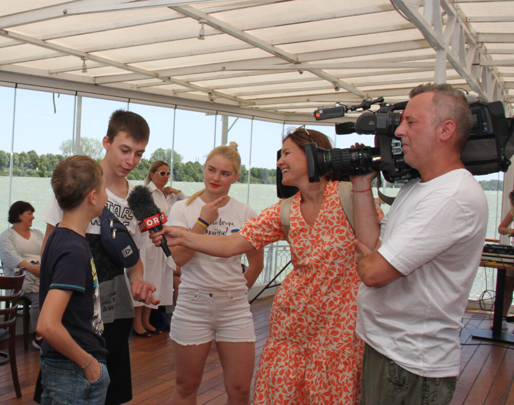 Kinder im Interview für den ORF