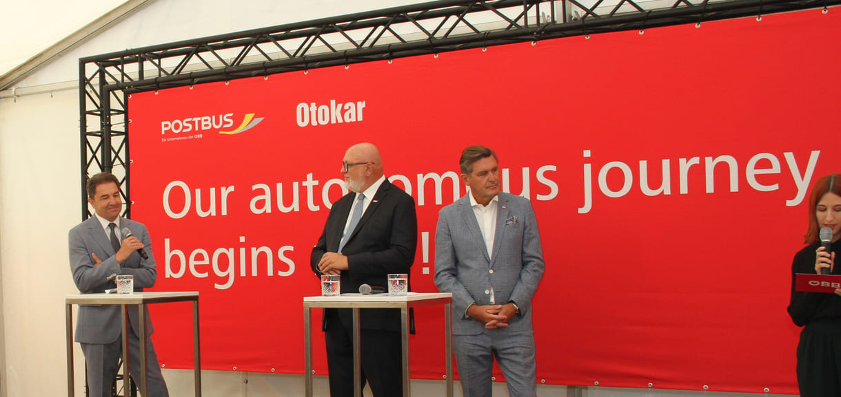 Kerem Erman (Otokar), Andreas Matthä (ÖBB) und Peter Hanke (Verkehrsminister) auf der Bühne des Mediengesprächs