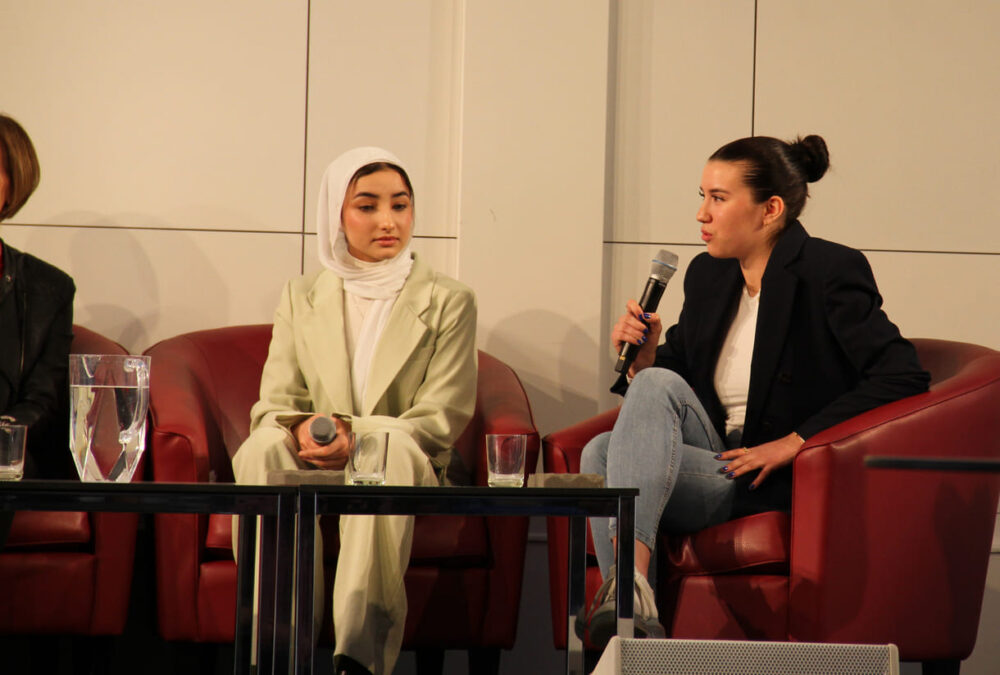 Eine der beiden Panel-Diskussionen: Geleitet von Fatima Kandil diskutierten Ilkim Erdost (AK), Anne Schlack (Amnesty International), Rihanna Husseini und Rebeka Jankulovski