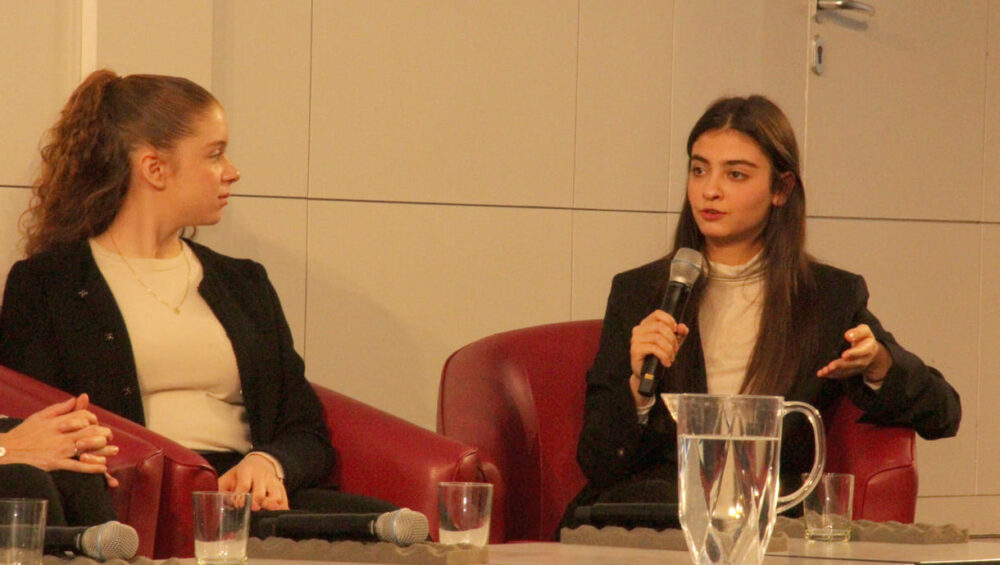 Zweite Panel-Diskussion: Geleitet von Tracy Cindy Agbogbe diskutierten Rachel Levy und Zehra Başdoğan (2. bzw. 1. von rechts) und wieder Ilkim Erdost und Anne Schlack