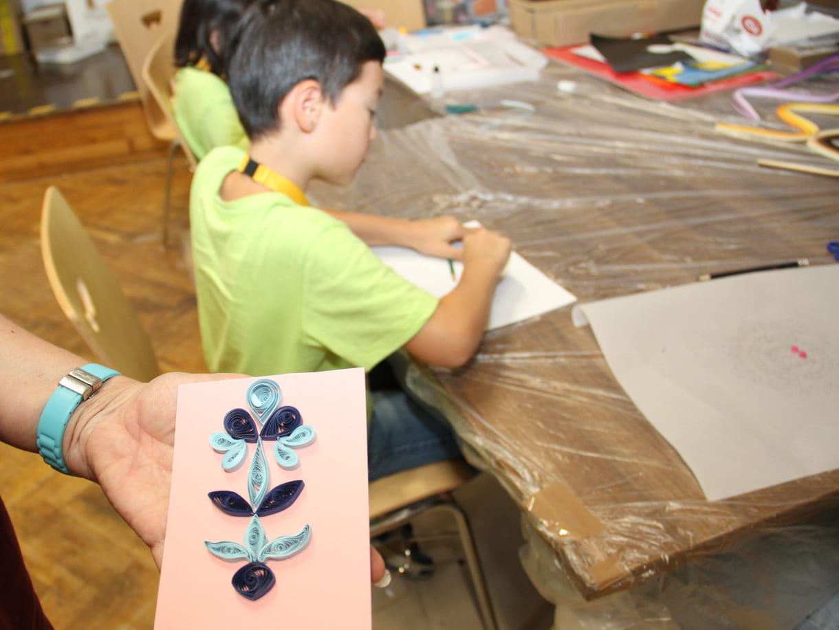 Kunstwerke aus gerollten Papierstreifen