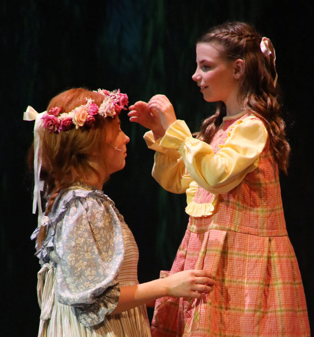 Pauline Faerber als Minnie May Barry in "Anne of Green Gables" von "teatro" mit Lili Beetz als Anne