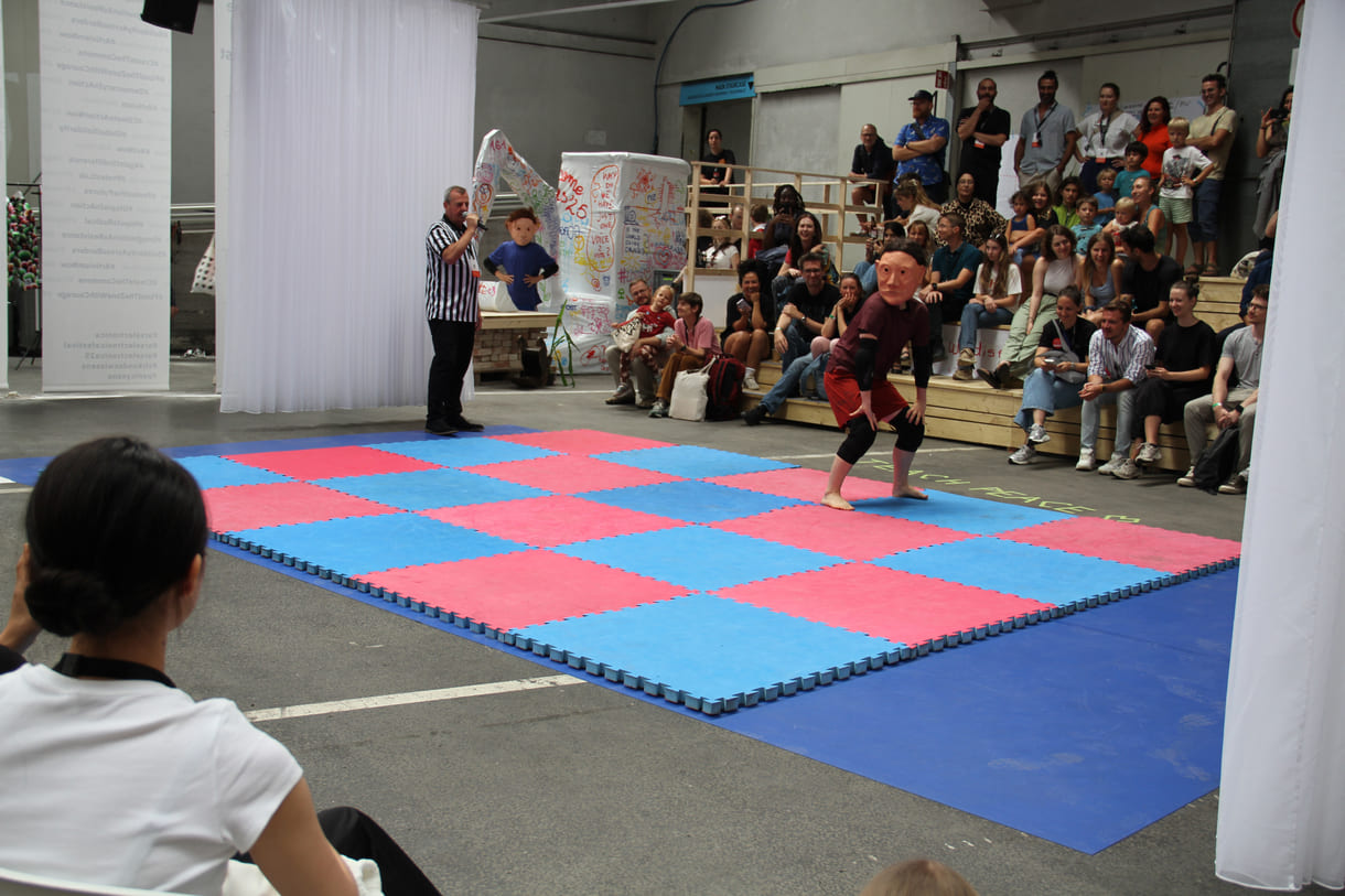 Showkampf Elon vs. Mark - beim Ars Electronica Festival im September in der Post City beim Linzer Bahnhof